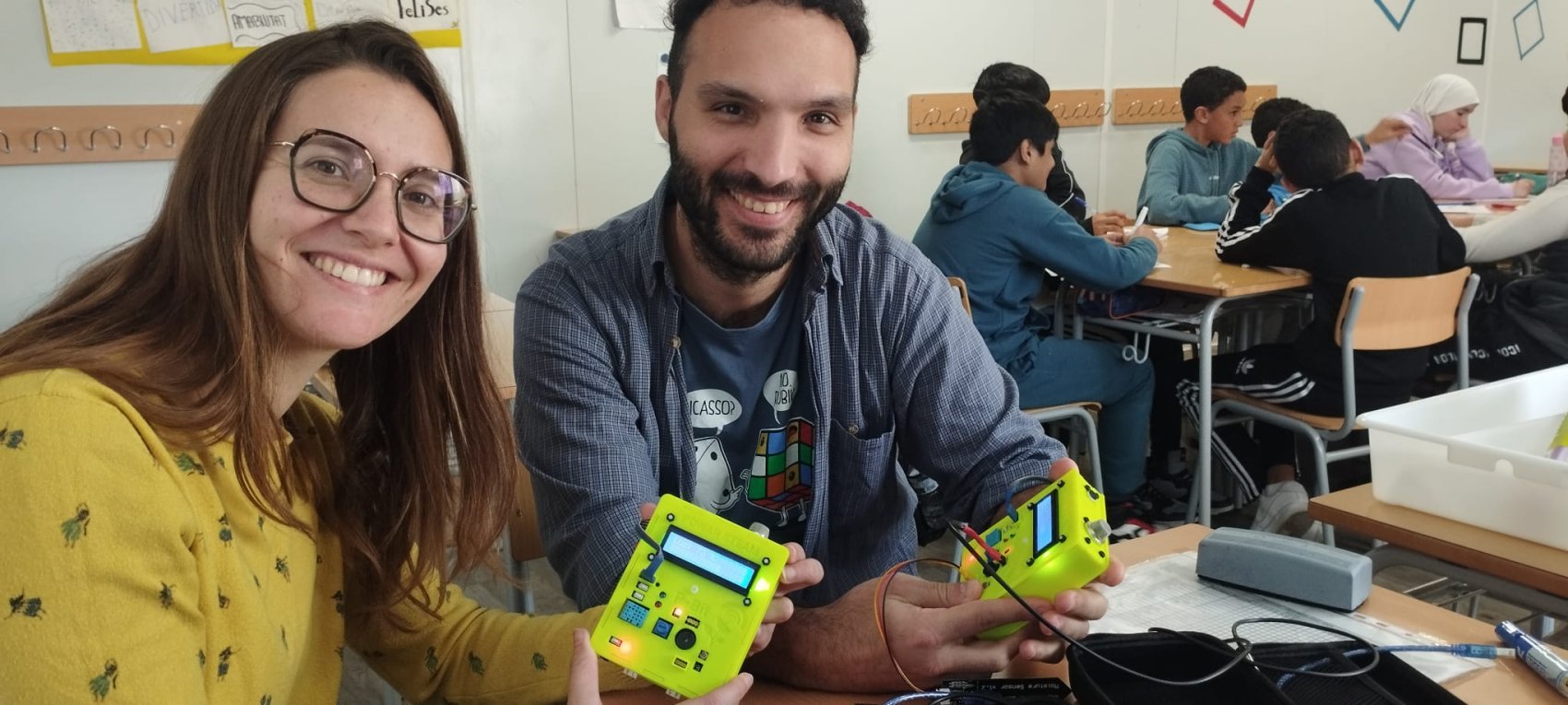 Teachers in class with the digital climate education tool, P-BIT mini da POWAR STREAM