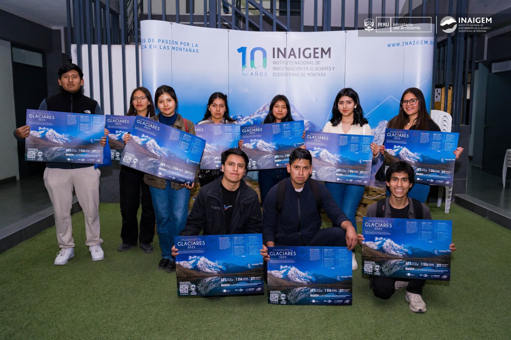 Group of young glacier ambassadors in Peru