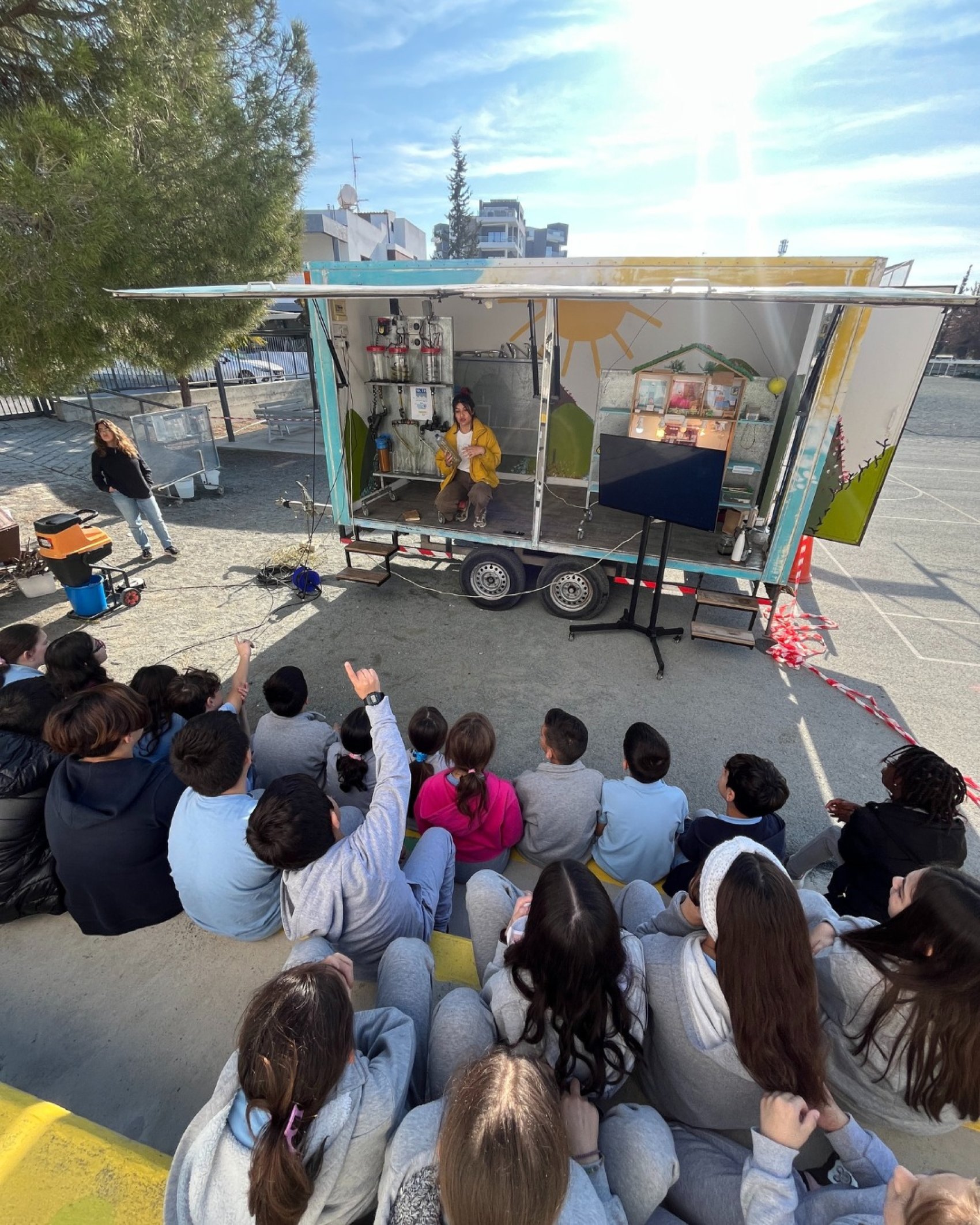 Mobile environmental education unit with children