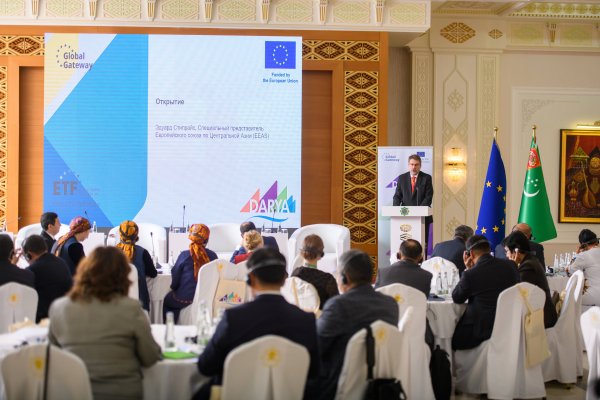 Man speaking at a podium to a group of people seated as a part of the 5th DARY high level group meeting